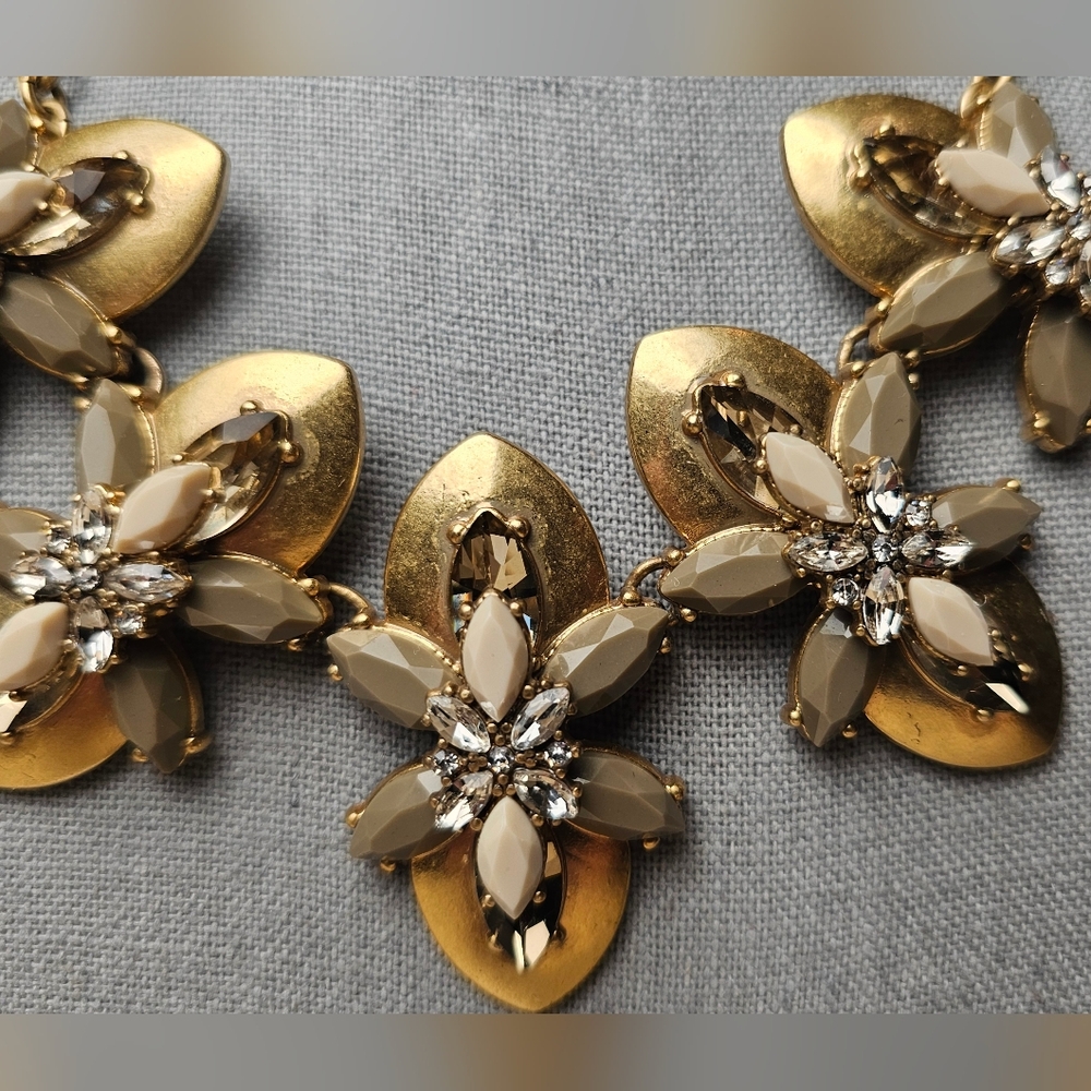 [J. CREW] Art Deco Style Gold, Taupe & Charcoal Gray Statement Necklace - Picture 3 of 16